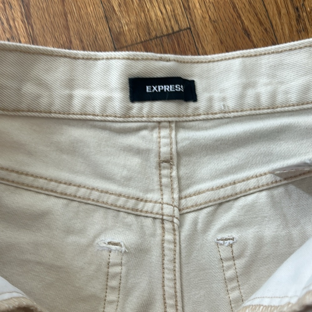 These are a pair of shorts from express - Picture 3 of 7